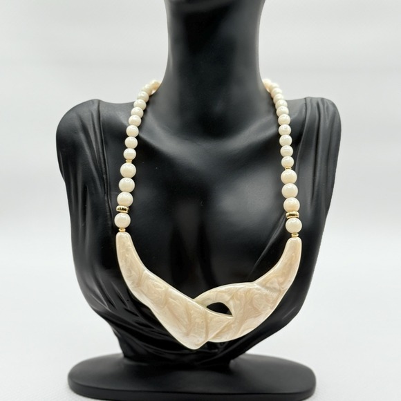 Jewelry - Vintage 80s 90s Off-White Beige Marbled Lucite Geometric Beaded 13" Bib Necklace